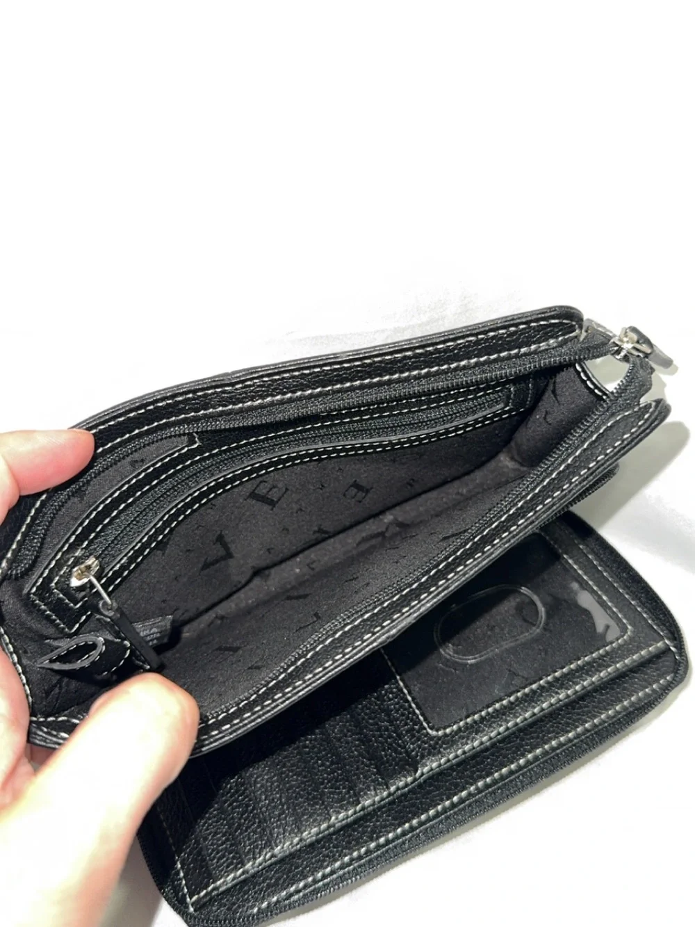 Levenger Majorca Black Leather Zip Wallet